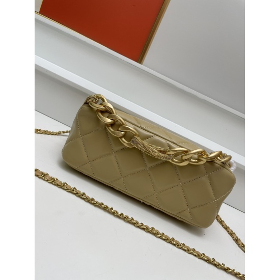 July 20th, 2023, this is too cute!! CHANE12223A Small Hobo Sheepskin Underarm Bag with Tassel Hardware This Season's Bag Hmm There are really few people who are interested in it!! But this small hobo is not bad, it's quite versatile, sweet and cool. It's 