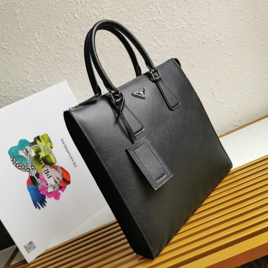 On March 12, 2024, the original 710 special grade 830 new men's briefcase 2VG079 arrived in imported Saffiano cross grain cowhide, with a zipper compartment, polished steel accessories, Prada logo lining with leather trim, internal label and nameplate, en