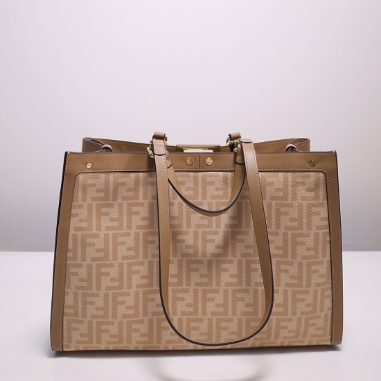 2024/03/07 p1130 [FENDI Fendi] New Peekaboo X-Tote handbag, made of wool material with beige FF pattern and classic twist lock. Internally unlined, equipped with a snap fastener pocket and gold metal parts, with beige leather details. Paired with two hand