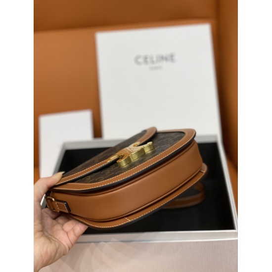 20240315 Flower Material p920 [CL Home] New Product TEEN BESACE TRIOMPHE Brilliant Cow Leather with Old Flower Material Handbag, Made of Imported Cow Leather ➕ Sheepskin lining, crossbody shoulder and back, metal TRIOPHE logo opening and closing, 3 inner 