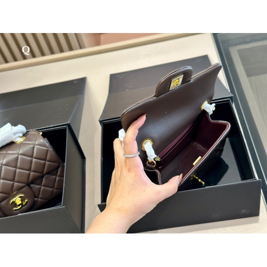 On October 13, 2023, 235 240 comes with a foldable box size of 7.13cm, 20.12cm, and the new color of Fangchuzi is shipped. Chanel sheepskin has a soft and sticky texture
