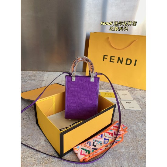 2023.10.26 Color Card ✔️ P230 comes with a foldable gift box size: 1318fendi Spring/Summer New Product Capsule Series Mini Tote Bag Fabric is so advanced! The Fendi score pack has 5 beautiful colors! Are you sure you don't want this spring