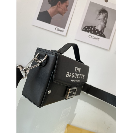 On July 20, 2023, FENDi Fendi comes with a box bag (both male and female). The design of the new box flip for couples is more flexible than acrylic hard boxes, and it can be spread flat on the whole page. It is more convenient to open daily boxes, emphasi