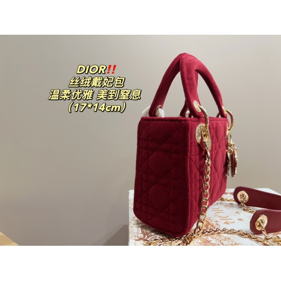 2023.10.07 P210 folding box ⚠️ The size is 17.14 Dior Dior velvet princess bag, with a stunning texture and a beautiful upper body. It's really a lady, and it's too textured. Don't be too absorbent when shopping daily