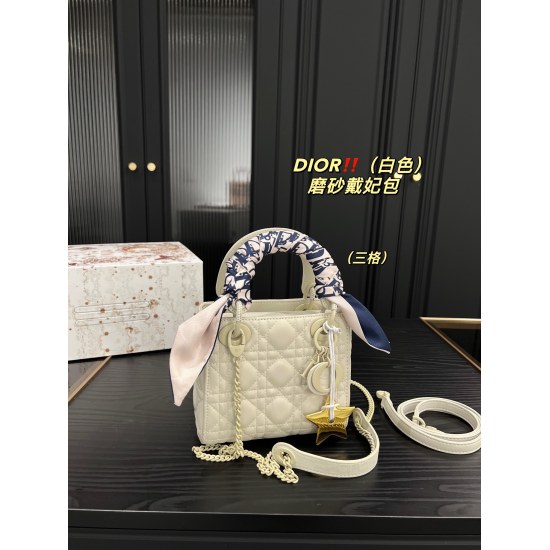 2023.10.07 Five grid P265 folding box ⚠️ Size 23.20 Four grid P255 folding box ⚠️ Size 20.17 Three grid P250 folding box ⚠️ Size 17.14 Dior Princess Bag (frosted) ✅ Top grade original single star pendant ✨ Advanced and classic, any combination can be easi