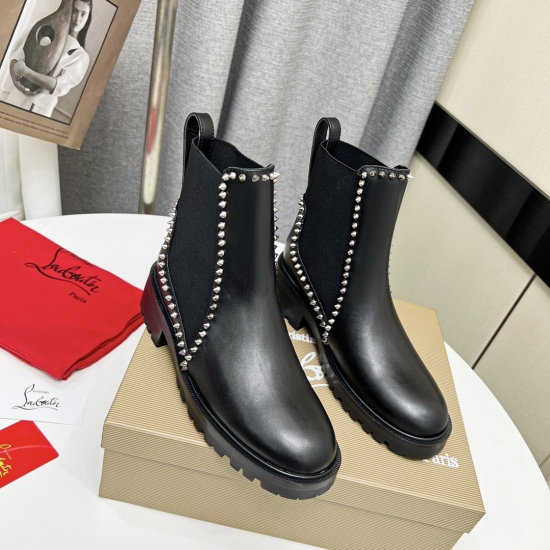 2024.01.05 Factory Price 330Christian Louboutin • 22ss Autumn/Winter New Original Development High Quality Counter New Product, Original Set Promotion Full and Handsome Boot Shape, Upper Rivet Design, Paired with Top Craft Double Layer Black and Red Color