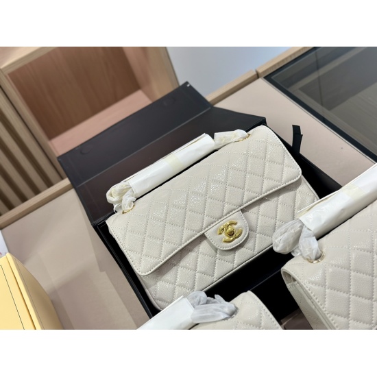 On October 13, 2023, 250 comes with a folding box airplane box size: 25cm Chanel. We have been working very hard to make caviar fabric that is very comfortable for other goods on the market! No matter who you are, hold it steady ✔️✔️，