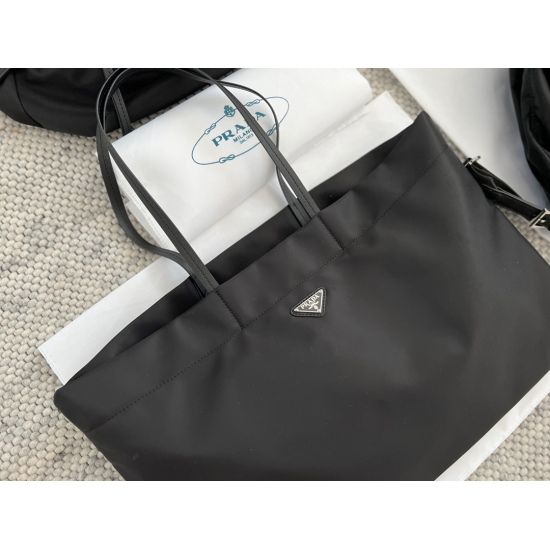 2023.11.06 160 no box size: Bottom width 40 * height 30cm Prad Tote bag (shopping bag:) is made of specialized nylon fabric! Lightweight! Comfortable! Extremely practical! Another timeless shopping bag: