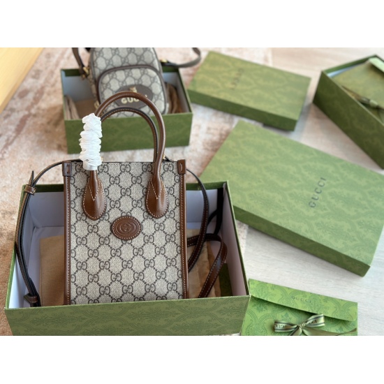 On March 3, 2023, 185 accessory box (upgraded version) size: 16 * 20cmGG mini tote (score bag), you can buy a bag again! The classic double G pattern has a very elegant feeling!! Unisex! Both Sa and A!