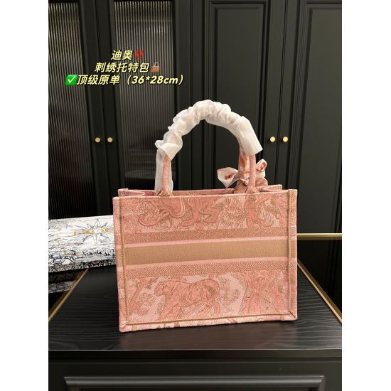 2023.10.07 P310 box matching ⚠️ Size 36.28 Dior Embroidered Tote Bag ✅ The classic atmosphere in the top original classic without losing personality, easy to handle with any combination, is a must-have item for every cute girl