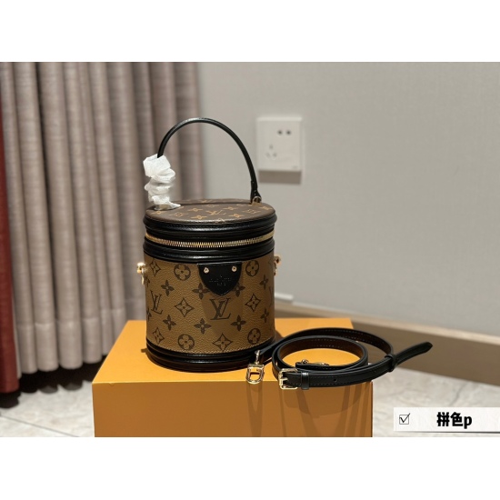 285 box size: 17cmL Home Cannes Water Bucket Bag Wealth Bucket! Wealth bucket! It's really special! The more you use it, the more fragrant it becomes!!! Versatile and practical black genuine leather original canvas coating with cowhide material