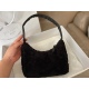 2023.11.06 155 Box size: 24 * 14cm Prada Underarm Towel Bag Hobo Popular Hand Carrying Fur Bag Series Spicy~Soft Coco Love Looks Like You Want to Hug It~Not only Great to Fit, but also Easy to Knock, Hand Carrying or Essential for Underarm Bag Fairy!! I r