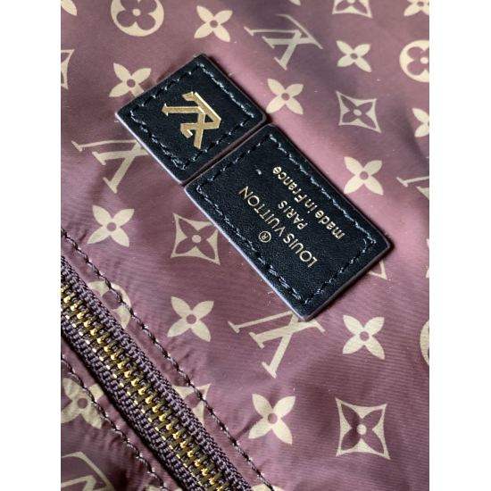 20231126 p650 Top Original M21069 Black Down Mommy Bag Series This Onhego Medium handbag is made of recycled nylon, showcasing the Louis Vuitton ecode sign action philosophy. Monogram embroidered patterns combined with padded texture provide ample space t