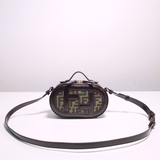 2024/03/07 p880 [FENDI Fendi] New oval mini handbag, made of imported suede material, paired with matching leather FF details and patterns, double zippered closure, equipped with internal compartments and gold metal parts. The handbag is equipped with a h