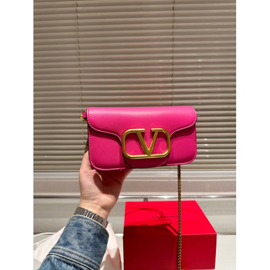 2023.11.10 P195 box size: 20 9cm Valentino new product! Who can refuse Bling Bling bags, small dresses with various flowers in spring and summer~It's completely fine~