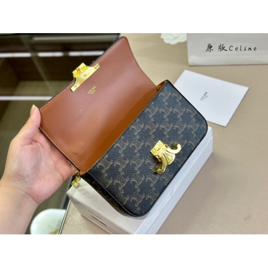 On October 30, 2023, 195 comes with a box CELIN.Triomphe Sailing's latest triumphal arch armpit bag. The rectangular outline has a retro feel, and you can wear it with any outfit. This bag is high-end and stylish. Size: 20.10cm