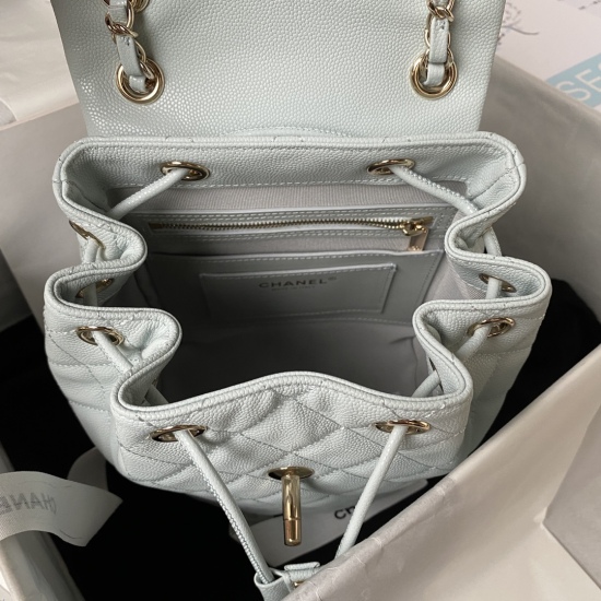 P1010 Chanel 23s Salzburg cowhide backpack It has to be said that Chanel is an AS4058: 23s Salzburg backpack that understands backpacks. Still the favorite lychee cowhide with stronger solidity. Matte texture. A practical lychee cowhide backpack that is s