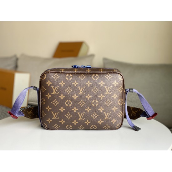 20231125 P480 ❤ Liu Haoran, the same style as the celebrity: MESSENGER small mailman bag M43843, a new Messenger small mailman bag with old flowers created by Kim Jones, the artistic director of men's clothing. The LV coated canvas material is equipped wi