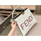 2023.10.26 250size: 38.30cm Fundi peekabo Shopping Bag: Classic tote design! But the biggest feature of this one is: portable: crossbody!