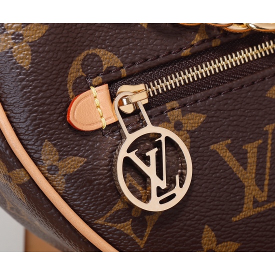 20231125 P470 ‼ Top grade original order, all steel hardware ‼ Nicolas Ghesquire traced the Croissant handbag from the Louis Vuitton archives and launched the Loop Half Moon Staff Bag in the early spring 2022 collection. The compact configuration fits the