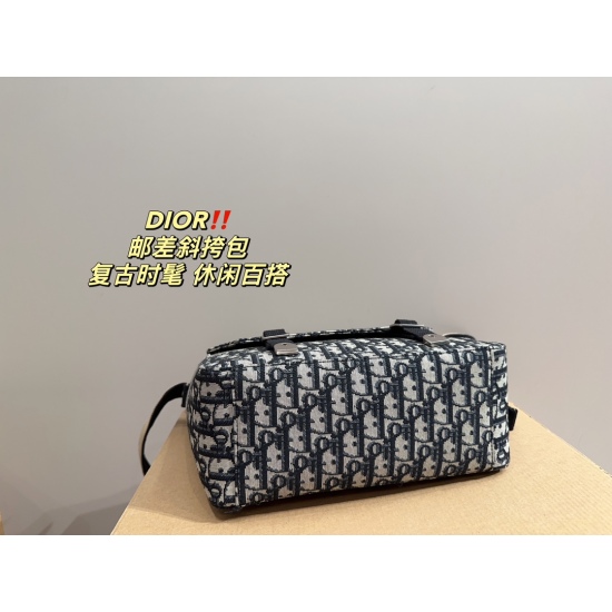 2023.10.07 P210 ⚠️ The size 28.26 Dior messenger crossbody bag is an ideal choice for daily casual wear~practical and versatile, with a small body and large space that is perfect for carrying personal items~The fabric is wear-resistant and scratch resista
