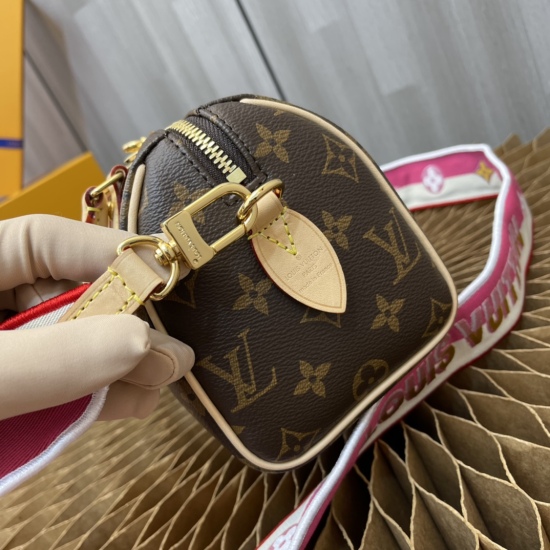 20231125 internal price P490 top level original [exclusive background] Item numbers: M45948 Rose Red, M45957 Apricot~Lv2021 Autumn/Winter new product. The Speedy 2O handbag made of iconic Damier Ebne canvas showcases the classic charm of Louis Vuitton. Th