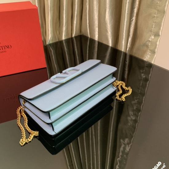 20240316 Original Order 730 Premium 850 Model: 0093 Palmprint This season, the Garavani wallet is adorned with the highly acclaimed 