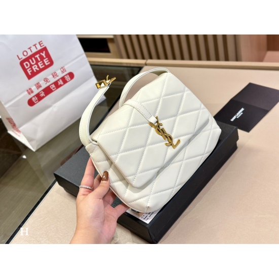 2023.10.18 180 box size: 26 * 19cmysl new underarm quilted cloud bag with soft and delicate feel Search for Saint Laurent