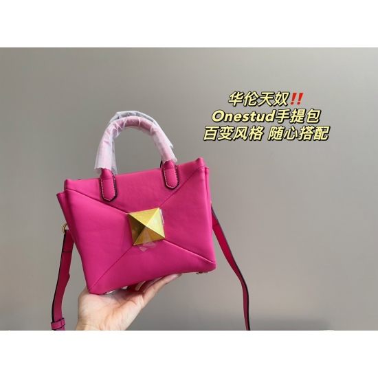 2023.11.10 P215 box matching ⚠ Size 18.17 Valentino Onestudy handbag meets all daily needs, making travel very convenient and fashionable
