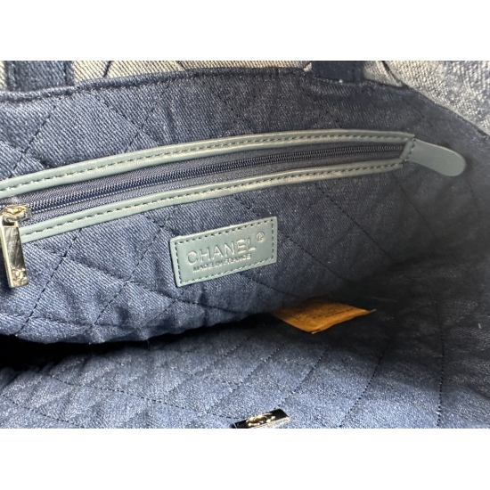 On July 20, 2023, the new backpack batch is super popular in stock | Backpack has launched a new trendy point this year, featuring imported denim washing, named after the year number. Aim for it!! Handbag 〰 Bin bag ♥ Love every color! This grass planting 