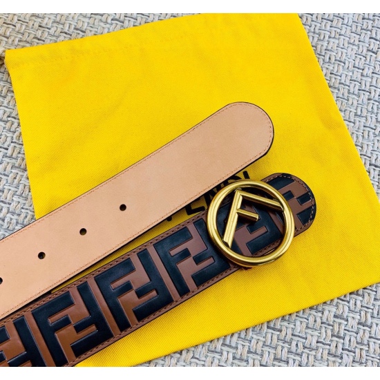 FENDl/Fendi counter with a 40MM wide logo design and wide belt. Pin buckle buckle. Made of brown calf leather. Printed with embossed hand drawn black and brown FF patterns. Gold plated surface metal products with guaranteed quality.
