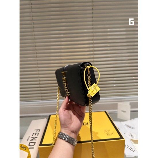 2023.10.26 P210F Home New Chain Bag [fendi] This style is really good, foreign, soft, and stylish. It comes with leather, all steel hardware, and a full set of packaging dimensions of 21 11 (packaging)