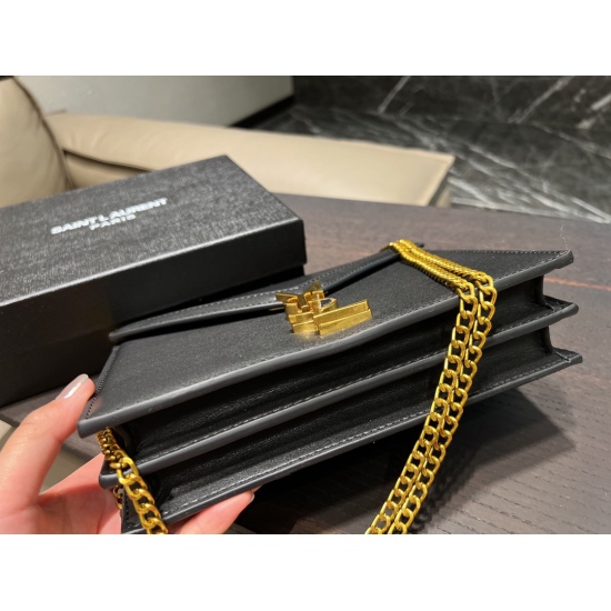 2023.10.18 P200 box matching ⚠️ Size 22.16YSL/Saint Laurent Cassandra Postman Bag is really beautiful, simple and upscale. It's a versatile and classic must-have for super ladies