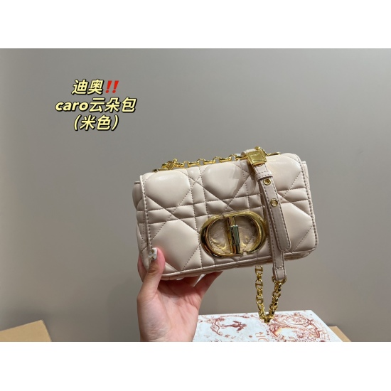 2023.10.07 P205 Folding Box ⚠ Size 20.12 Dior Caro Cloud Bag 23 Spring/Summer New This CARO feels its high-end versatility from the top, available in various ways such as one shoulder, cross body, and hand holding, and even for small girls. The cowhide ba