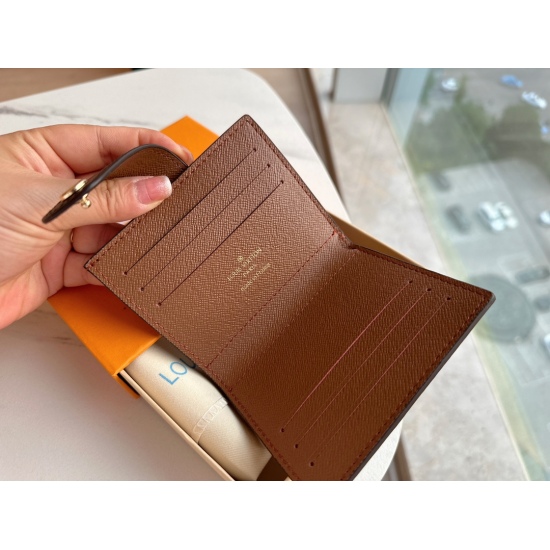 On September 3, 2023, 130 comes with a L family wallet card bag! Classic is a classic that will never go out of style. Can you dare say you can resist its aura? [mischievous] [mischievous] There are a total of 12 long card slots and large currency slots! 