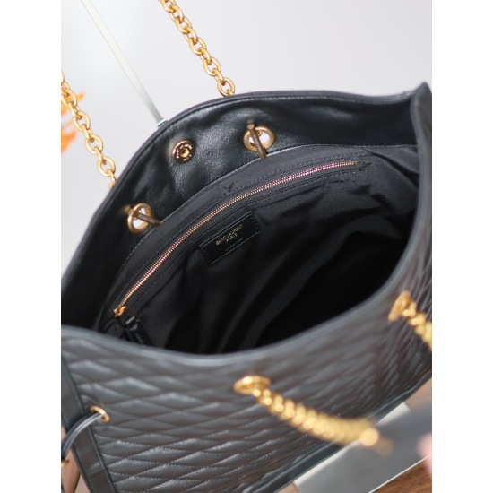 20231128 Batch: 780 ￥ LE POCHON_ A new shopping bag with a drawstring closure, made of Italian imported lambskin and equipped with a chain strap, detachable carrying shoulder strap. Paired with light bronze metal hardware, cotton lining, magnetic snap clo