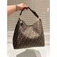 2023.10.26 P200FENDI Fendi Double F Shopping Bag:! Medieval bags are never tired of seeing, and they have existed since ancient times. Many struggling households will choose them first! The biggest feature is that you can hold onto any style without choos