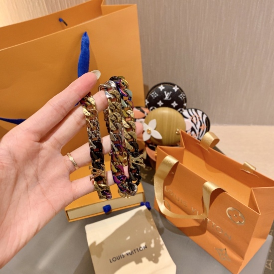 2023.07.11  Bracelet Necklace 105 Louis Vuitto * 20205S Enamel Color Necklace/Bracelet 2020 Spring/Summer Jewelry is simply a steal, it's so beautiful! The entire color scheme is out for everyone! Come and find me to save you money. Same style for both me