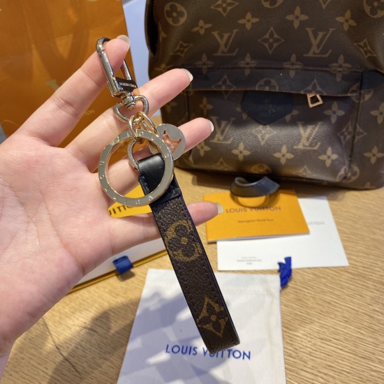 2023.07.11  Original MONOGRAM ECLIPSE DRAGONNE Bag Decoration and Key Chain M619 Old Flower This Dragonne accessory features the iconic Monogram Eclise, which is avant-garde in style and a must-have in fashion. Size: 20-3 Material: Top grade original sing