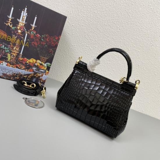 20240319 Batch 500 [Dolce Gabbana Dolce&Gabbana] Imported cowhide+crocodile pattern always emits heat and light every time it is displayed ✨ The highlights always make people love them, regardless of their hands. The color is always outstanding, and the m