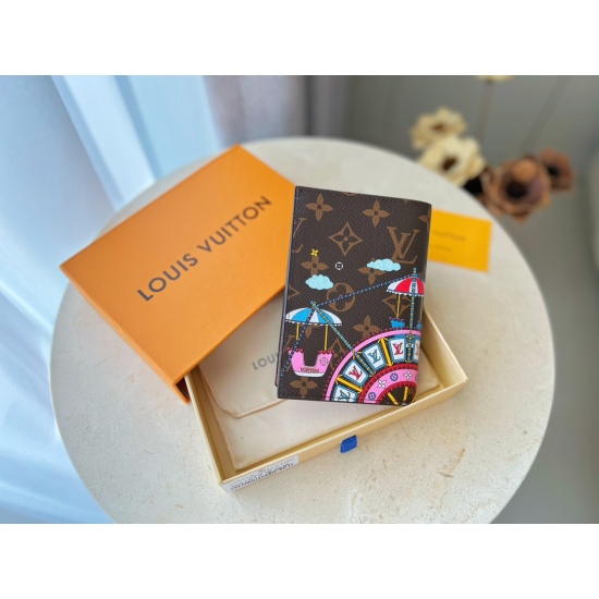 2023.07.11  LV passport folder Christmas series theme M62089 Ferris wheel Laohua passport folder! The 2020 Christmas style is the perfect companion for fashionable travel. The luxurious grain grain grain calf leather lining, with multiple compartments ins
