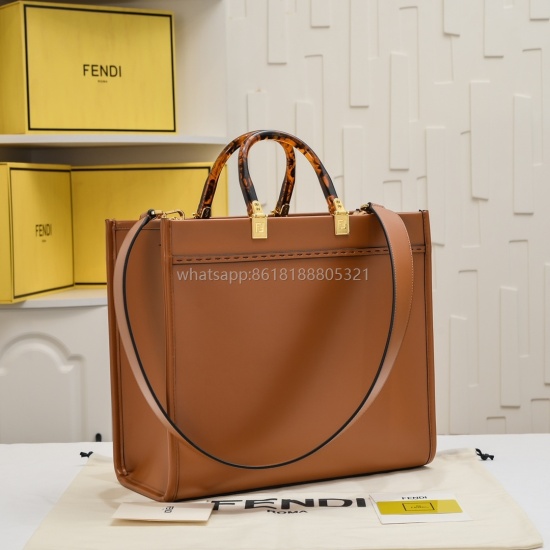 2023.08.09 Fendi (quality upgrade with two shoulder straps hand-perforated) shipped in small brand new size shirt tool F ŃĎ The I TOTE Tote Bag features a simple letter logo design for the 