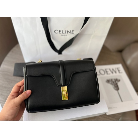 March 30, 2023, 230 box size: 24 * 16.5cm, the latest cell * soft tee is simple, cool and aging, paired with cowhide material and wide shoulder straps