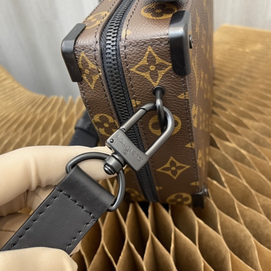 20231126 Internal Price P600 Top Original Order [Exclusive Background] Model Number: M45935 Presbyopia. This Handle Soft Trunk handbag is made from Louis Vuitton's iconic Monogram Macassar canvas, combined with rivet edges and leather reinforcement straps