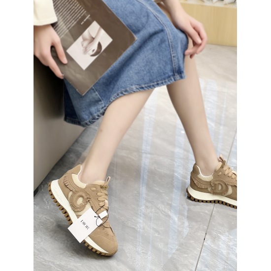 20240403- C 'est Dior 24 Spring/Summer Show New Casual Sports Shoes Taikoo Hui Purchase and Development Perfect Reproduction' Made of suede cowhide leather and mesh fabric, lightweight and breathable. The CD letters on the side are very Dior recognizable,