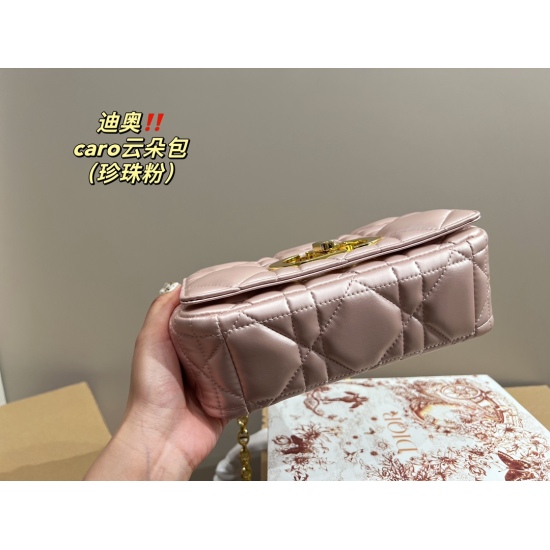 2023.10.07 P205 Folding Box ⚠️ The size 20.12 Dior Caro Cloud Bag 23 Spring/Summer new CARO feels its high-end versatility from the top, with multiple ways to carry it on one shoulder, cross body, and hand, and even for small girls. The cowhide bag body a