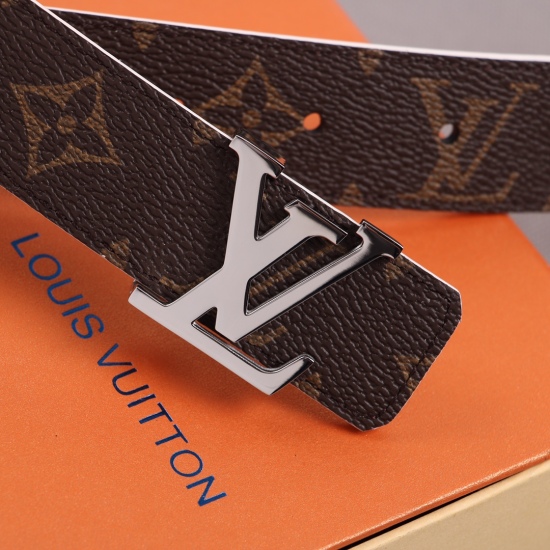 August 24, 2023, comes with a complete set of packaging gift box level: LV women's original single cabinet synchronization, original single stainless steel buckle, original packaging, physical photography, genuine price, top layer cowhide material: double