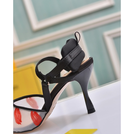 On July 16, 2023, the factory released a new Fendi high heel 8.5cm/medium heel 5.5cm pointed toe shoe fabric: multi color matching, inner lining: sheepskin, outsole: rubber foot pads: sheepskin