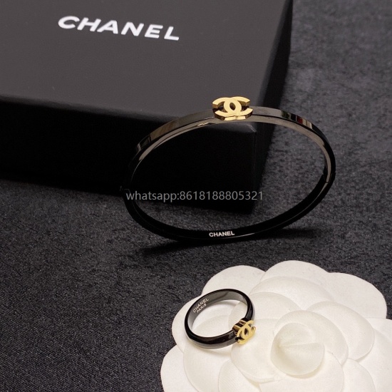 2023.07.23 Small Fragrance Chanel Letter Double C Precision Steel Black Color Preservation Series Styling Ring! A must-have summer item that I can't help but boast about when I wear it. With a minimalist design, it's super exquisite and shows off its whit