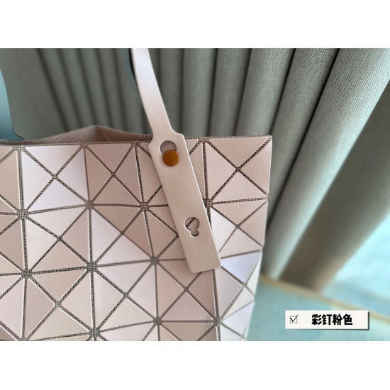 2023.09.03 185 Unpacked Upgrade issey miyake BAOBAO Miyake Shopping Bag: 6x6 size 34x34cm 〰️ Ju Ju Ju looks great! Equipped with genuine black and white card and genuine hardware seamless splicing